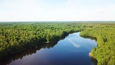 美丽壮观风景湖泊航拍视频的预览图